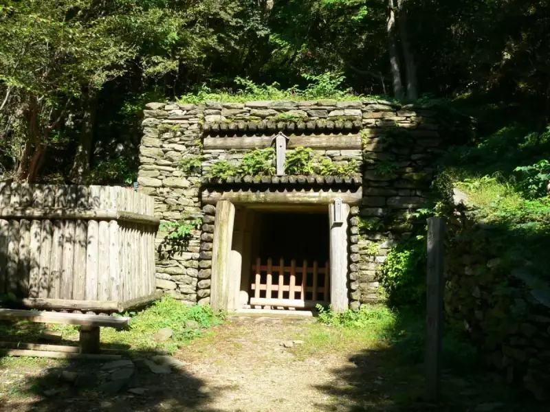 歓喜坑の入り口