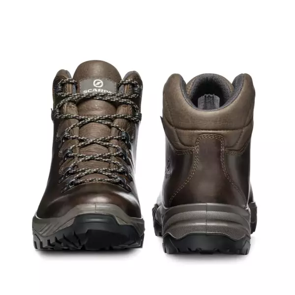 履くほどに馴染む登山靴『テラGTX』