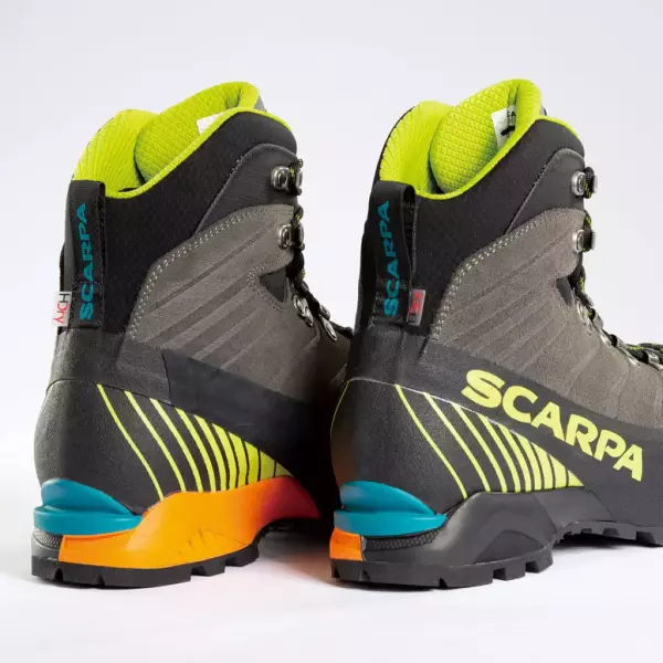 テクニカルな登山用の登山靴『リベレHD』