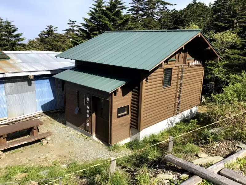 瓶ヶ森避難小屋