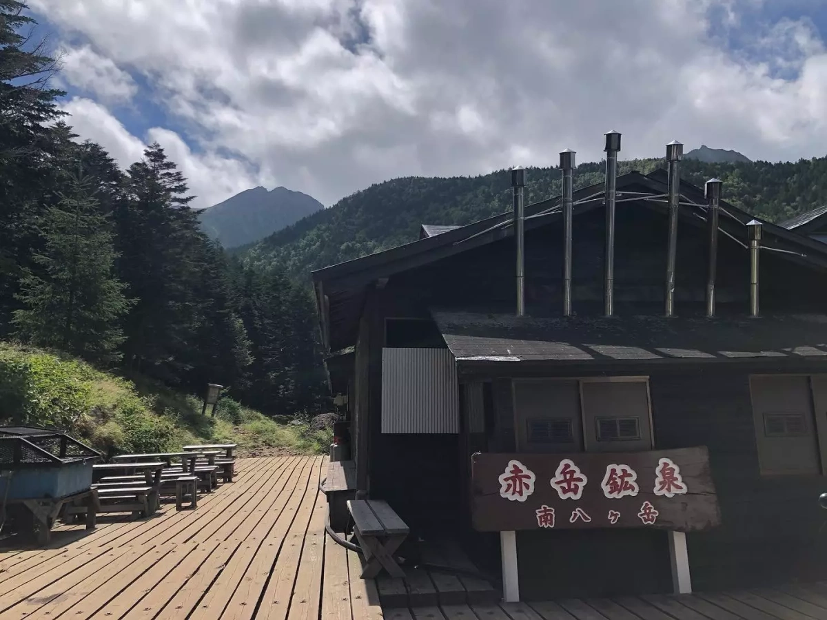 【山小屋紹介】人気の山小屋!赤岳鉱泉の魅力、おすすめ登山ルートの紹介