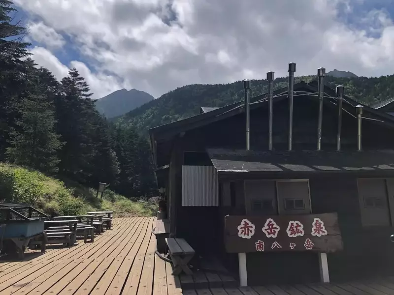 【山小屋紹介】人気の山小屋!赤岳鉱泉の魅力、おすすめ登山ルートの紹介|ルート紹介から探す|登山・トレラン・山スキーマガジン「山旅旅」