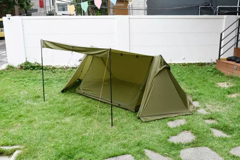 登山やキャンプで快適な空間を演出するシェルター