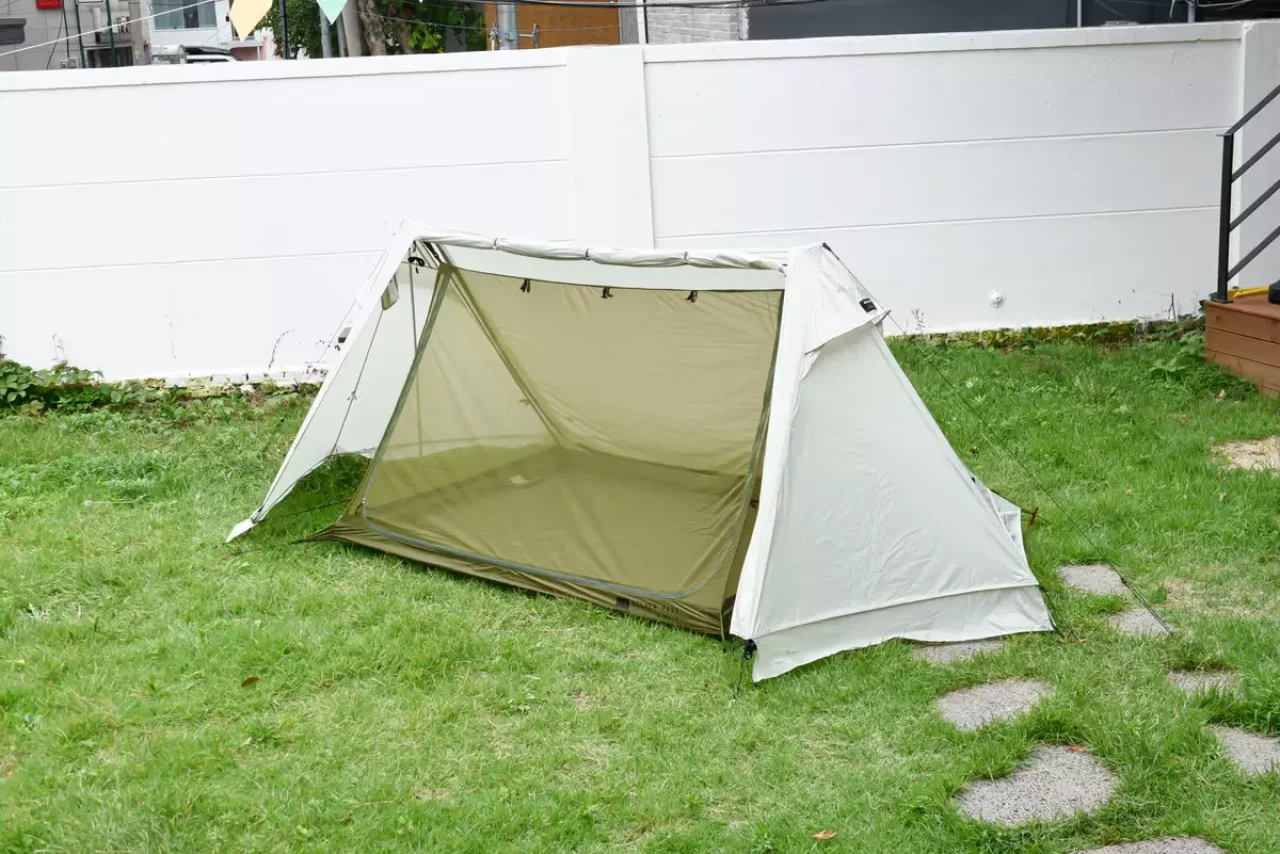 左右2か所にベンチレーションがあり