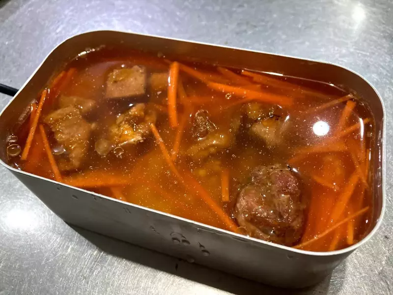 焼き鳥缶も加える