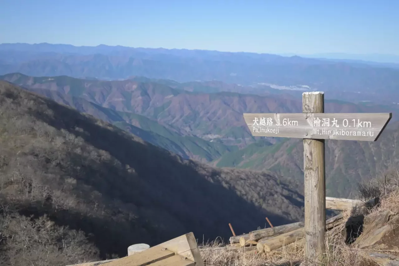 東には遠く相模原市まで臨める景色