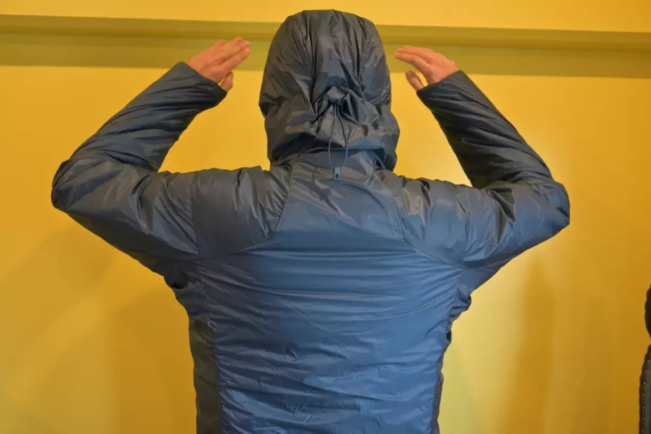 パタゴニア ダス・パーカー 腕上げ