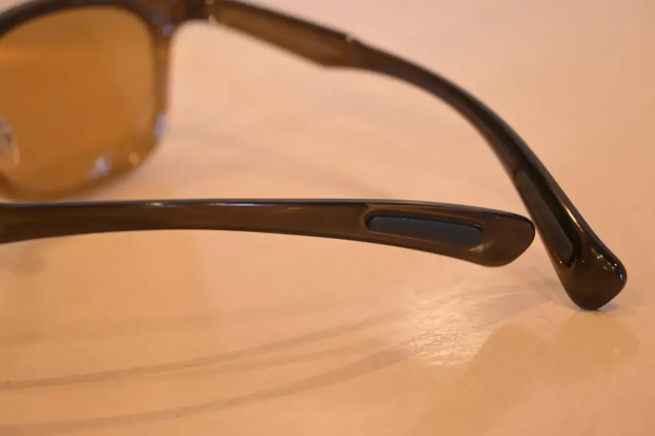 スワンズ サングラス 偏光レンズ フィット