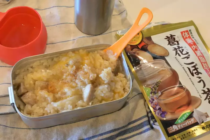 メスティンで作る炊き込みご飯-簡単親子丼|メスティンレシピ|山の食事・行動食|山のコト|登山・トレラン・山スキーマガジン「山旅旅」