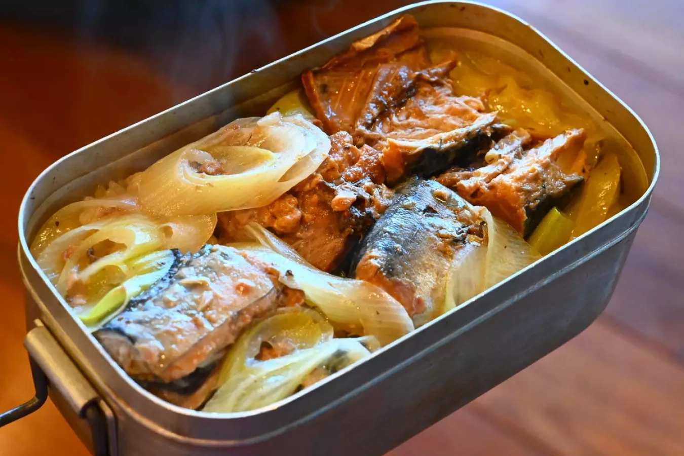 メスティン山ごはんレシピ-缶詰で簡単炊き込みご飯