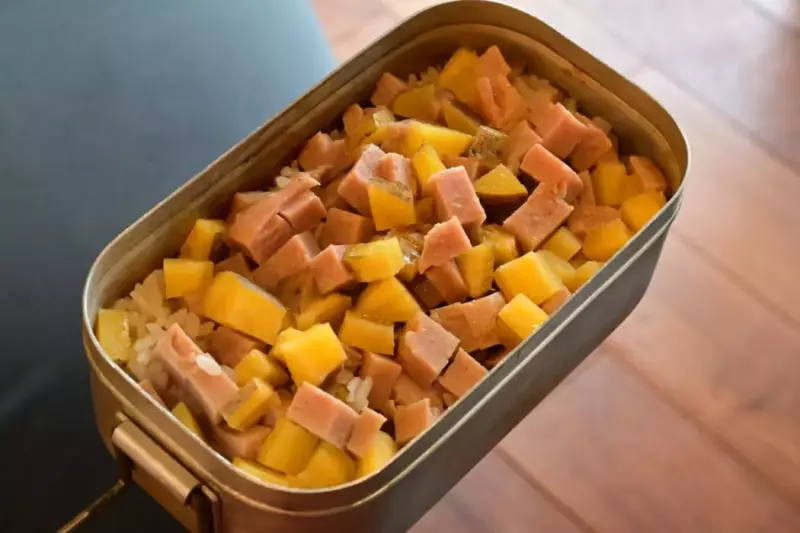 ポークランチョンミートとジャガイモの炊き込みご飯 メスティンレシピ