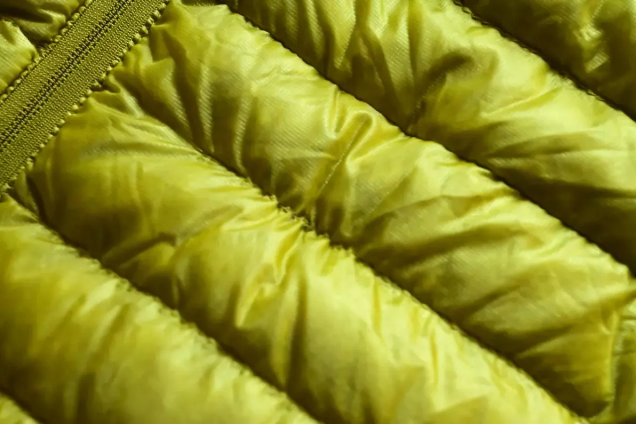 使用しているダウンは850フィルパワーのグースダウン