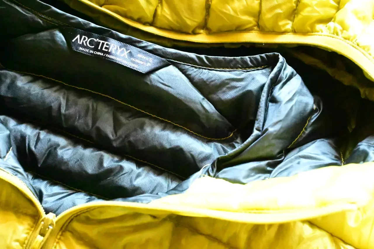 アークテリクス セリウム SL フーディ 襟の作り