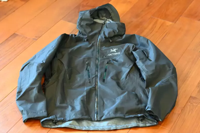 アークテリクス ベータSV ハードシェル ゴアテックスプロ