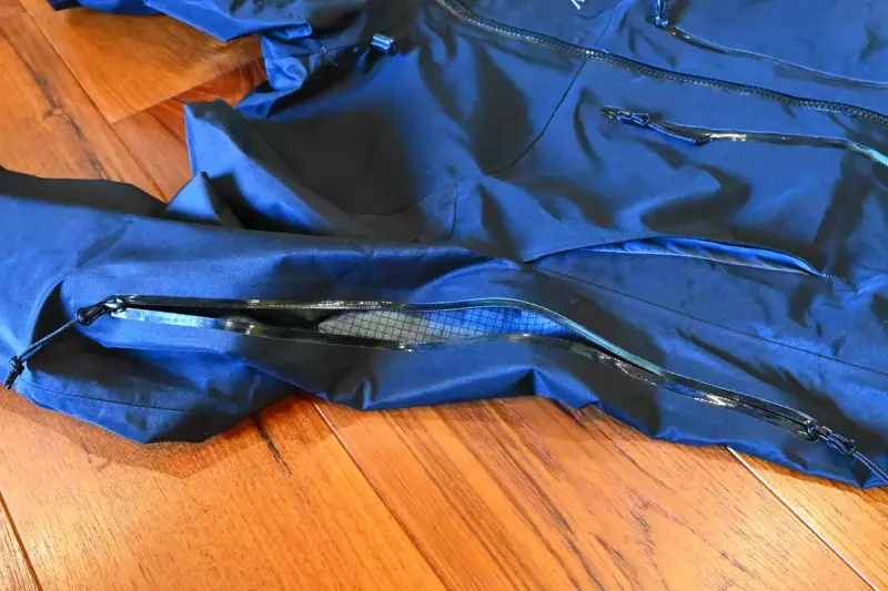 アークテリクス ベータSV ハードシェル ピットジップ