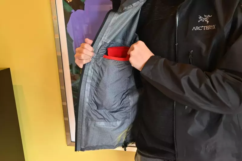 アークテリクス ベータSV ハードシェル ポケット