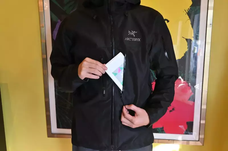 アークテリクス ベータSV ハードシェル ポケット