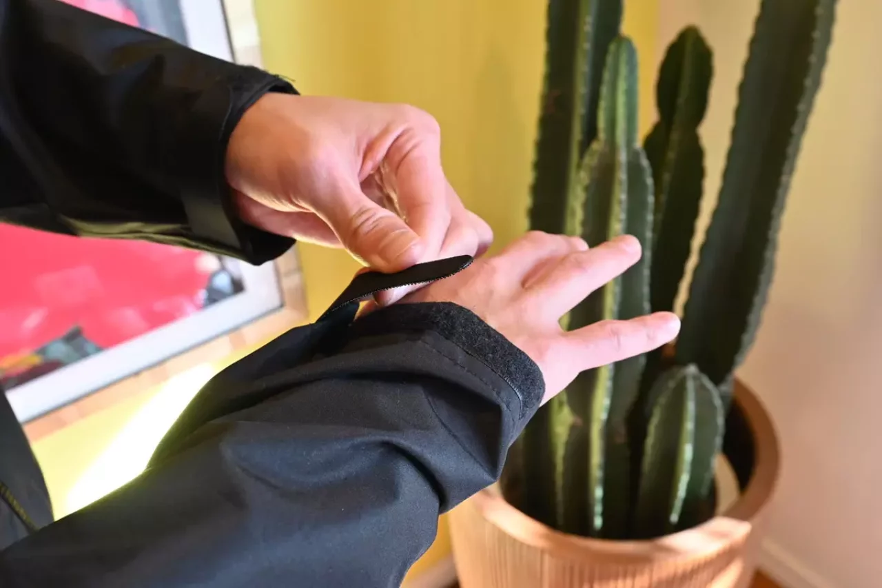 アークテリクス ベータSV ハードシェル 袖