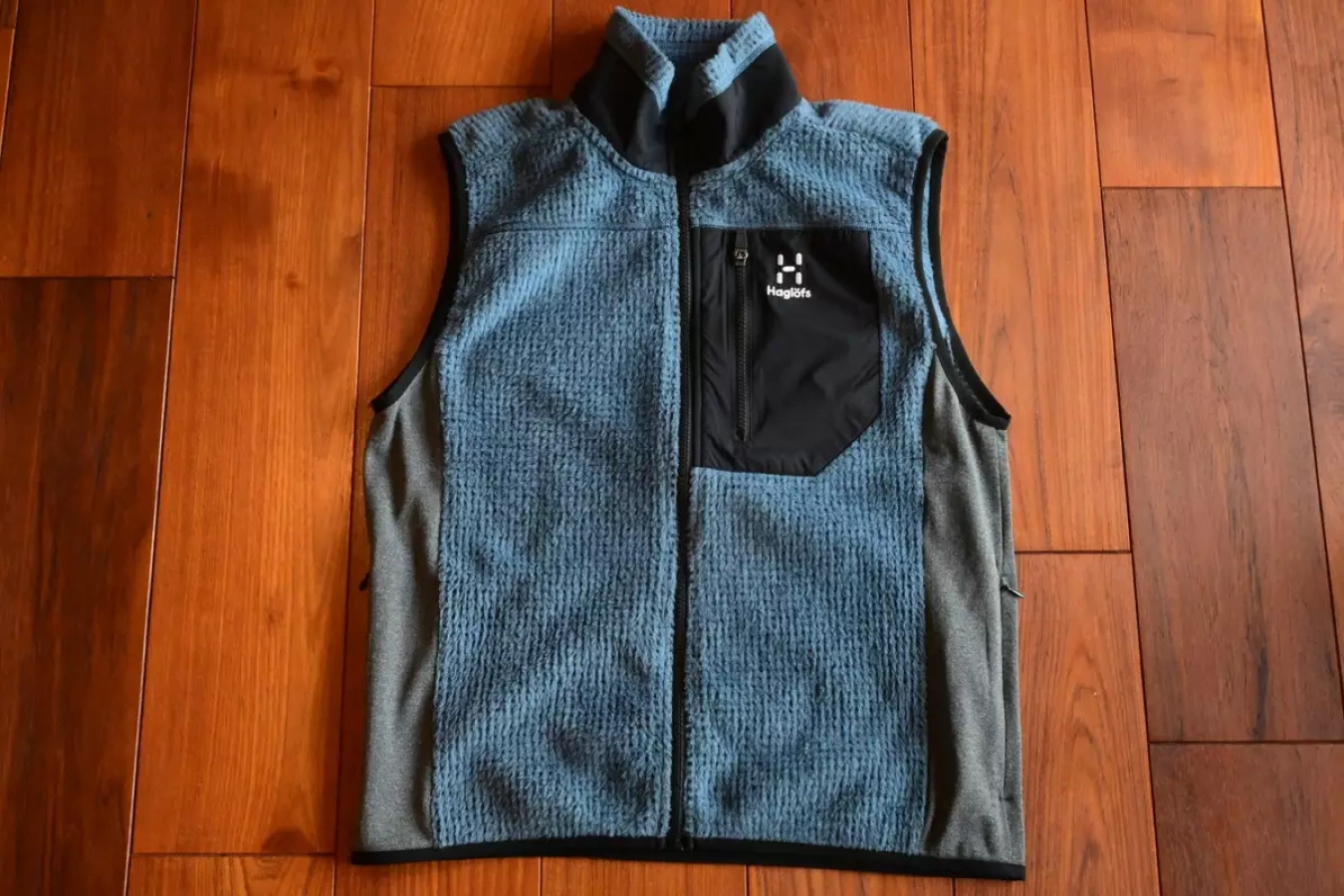 ホグロフス ハイロフトウールベスト−2種類のポーラテックで快適な登山が可能