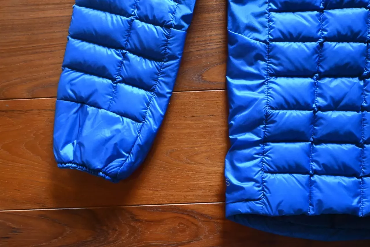 特徴的な構造のダウンジャケット