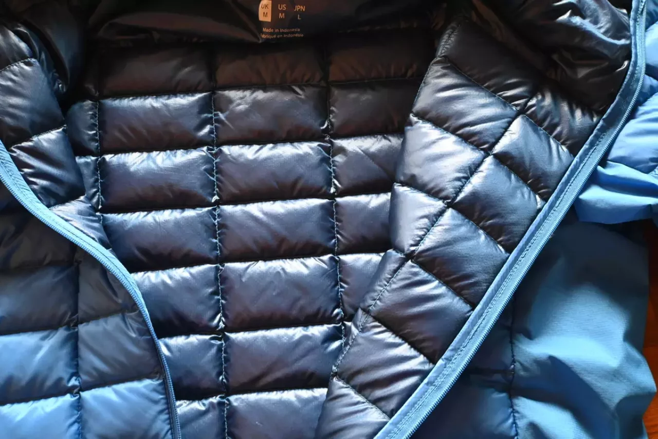 シングルステッチでダウンづれを防止