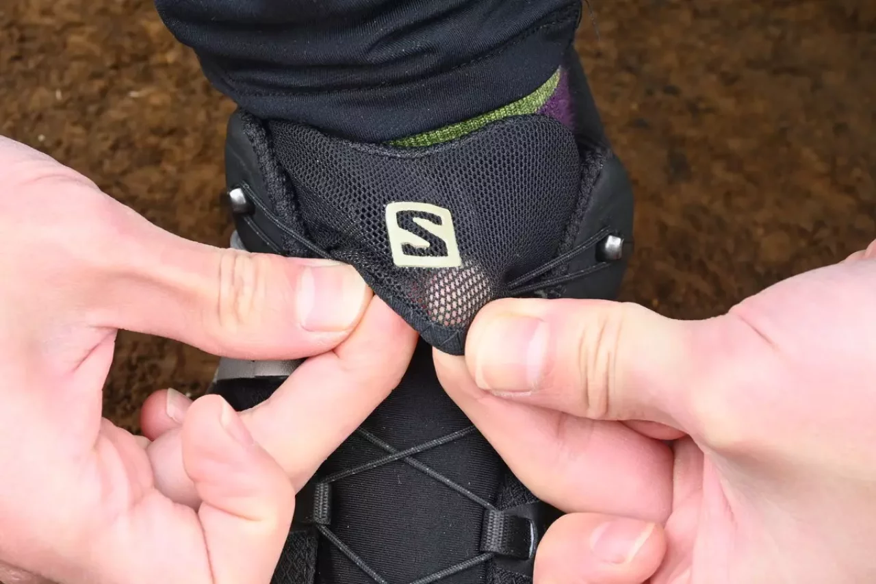 登山靴-サロモン X Ultra 4 シューレース