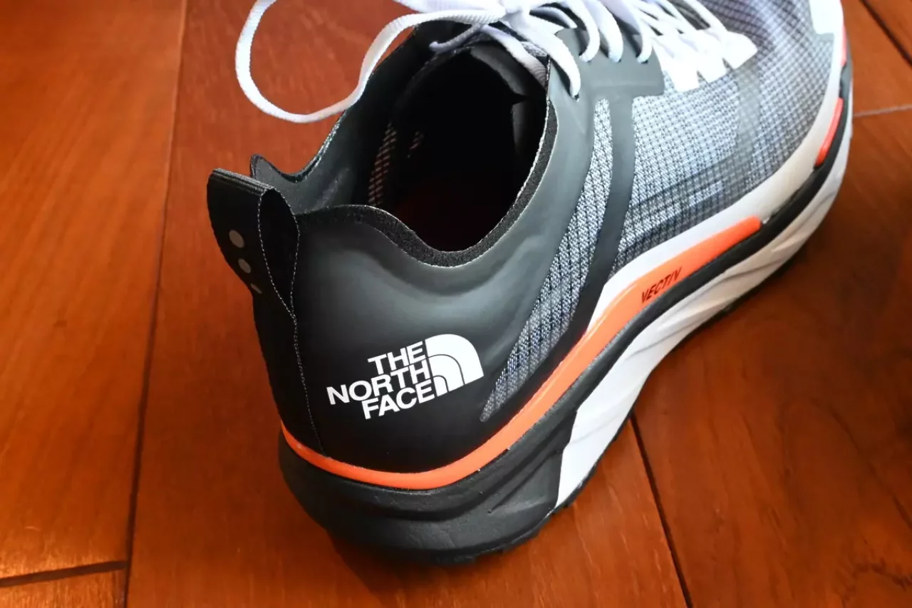 THE NORTH FACEトレイルランニングシューズ ベクティブ インフィニティ デザイン性