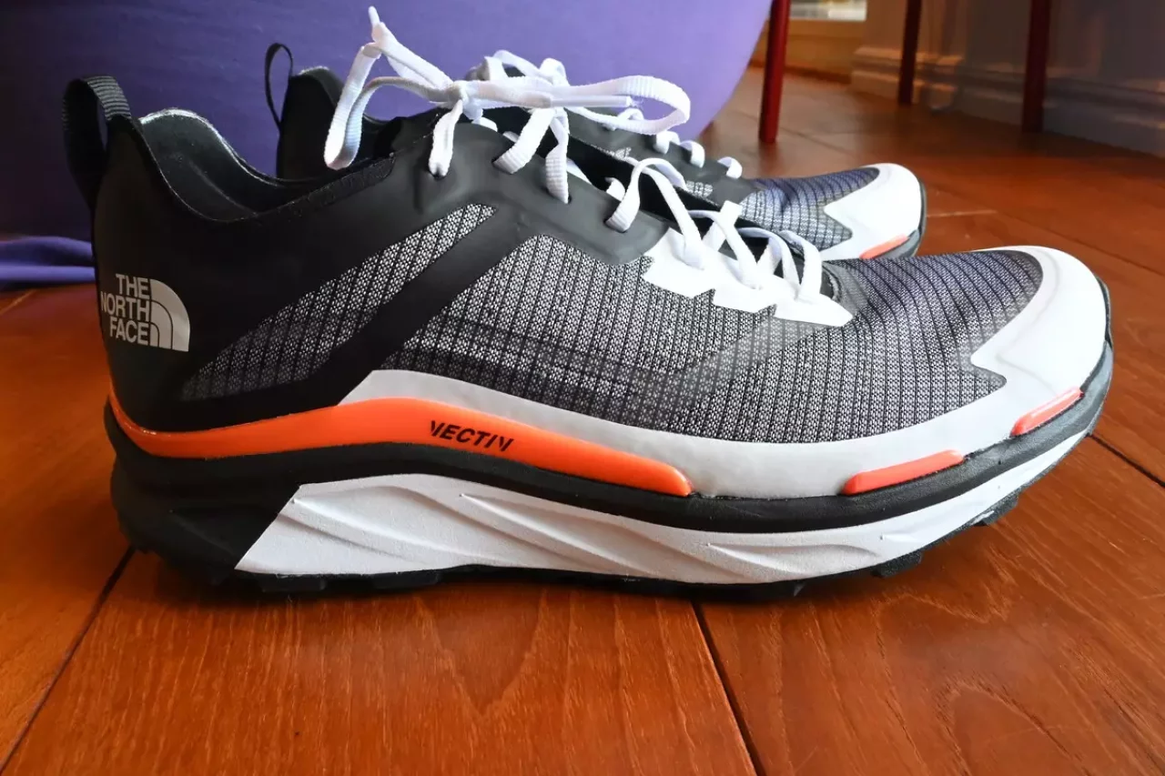 THE NORTH FACEトレイルランニングシューズ ベクティブ インフィニティ デザイン性