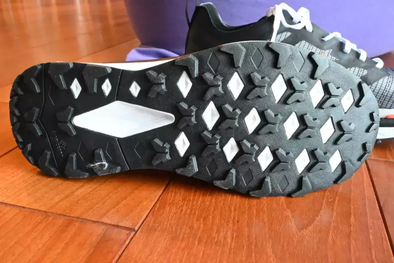 アウトソールはTHE NORTH FACEが開発したオリジナル素材で形成