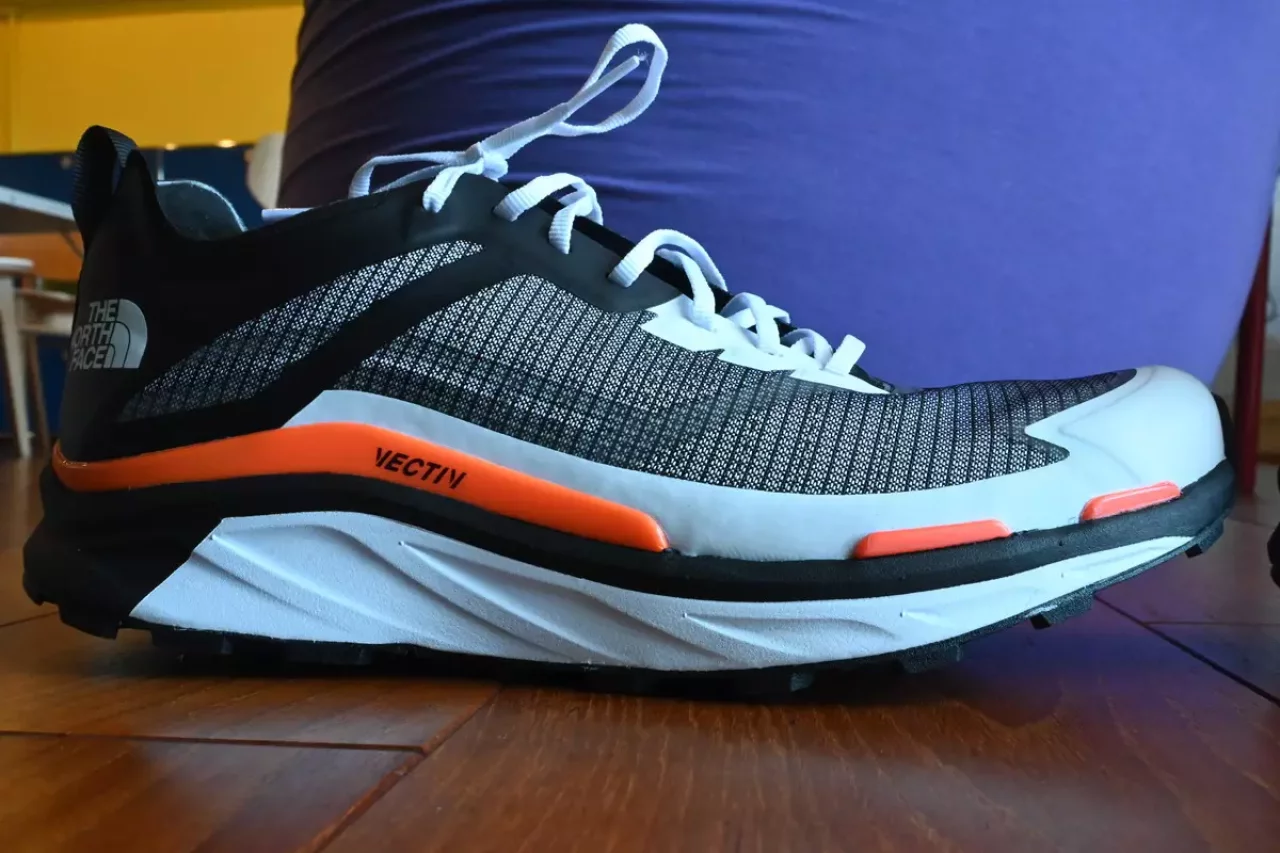 アウトソールはTHE NORTH FACEが開発したオリジナル素材で形成