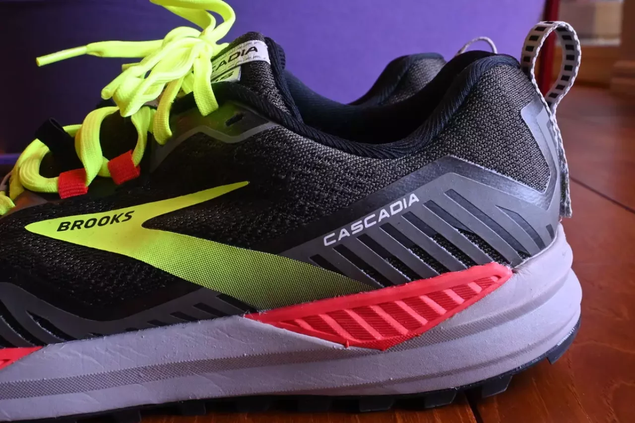 ブルックス カスケディア15 ミッドソール