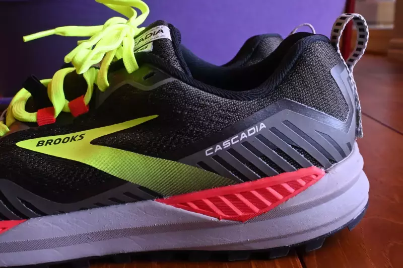 ブルックス カスケディア15 ミッドソール