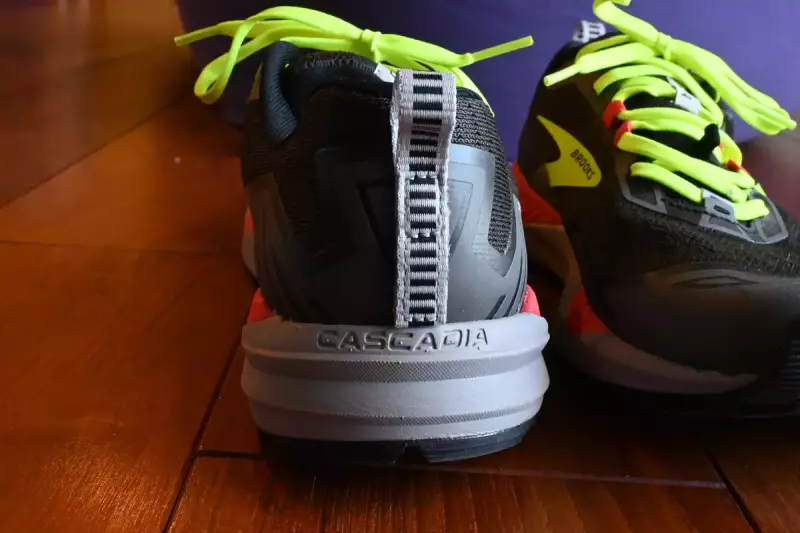 ブルックス カスケディア15 ミッドソール