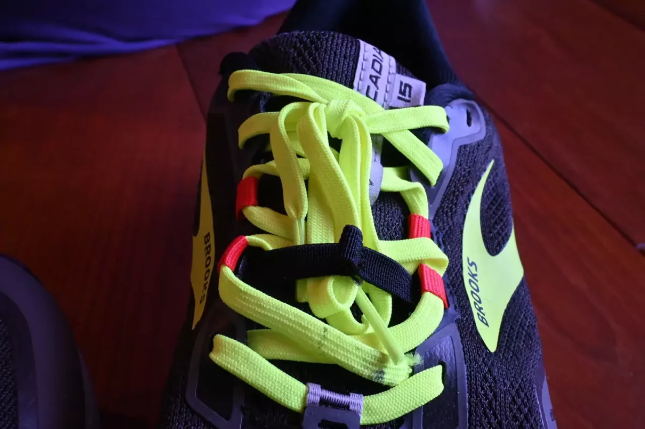 ブルックス カスケディア15 シューレース