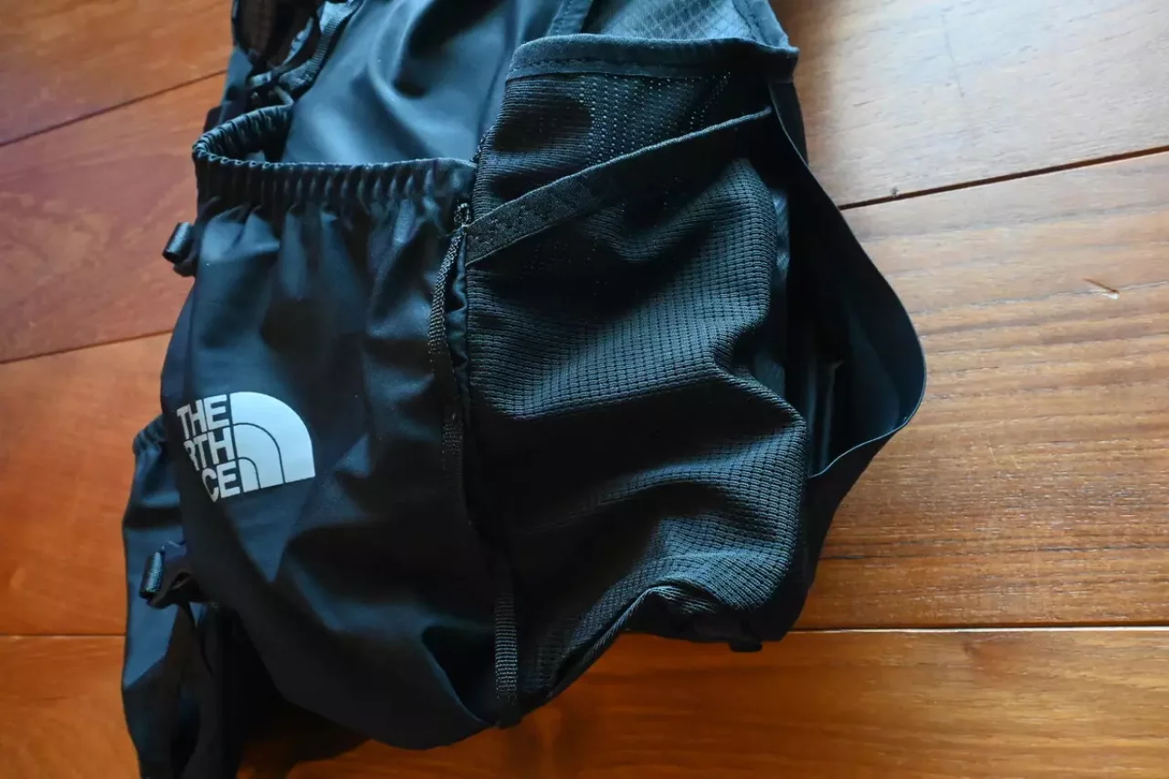ザ・ノース・フェイスのTR6 左右のストレッチポケット