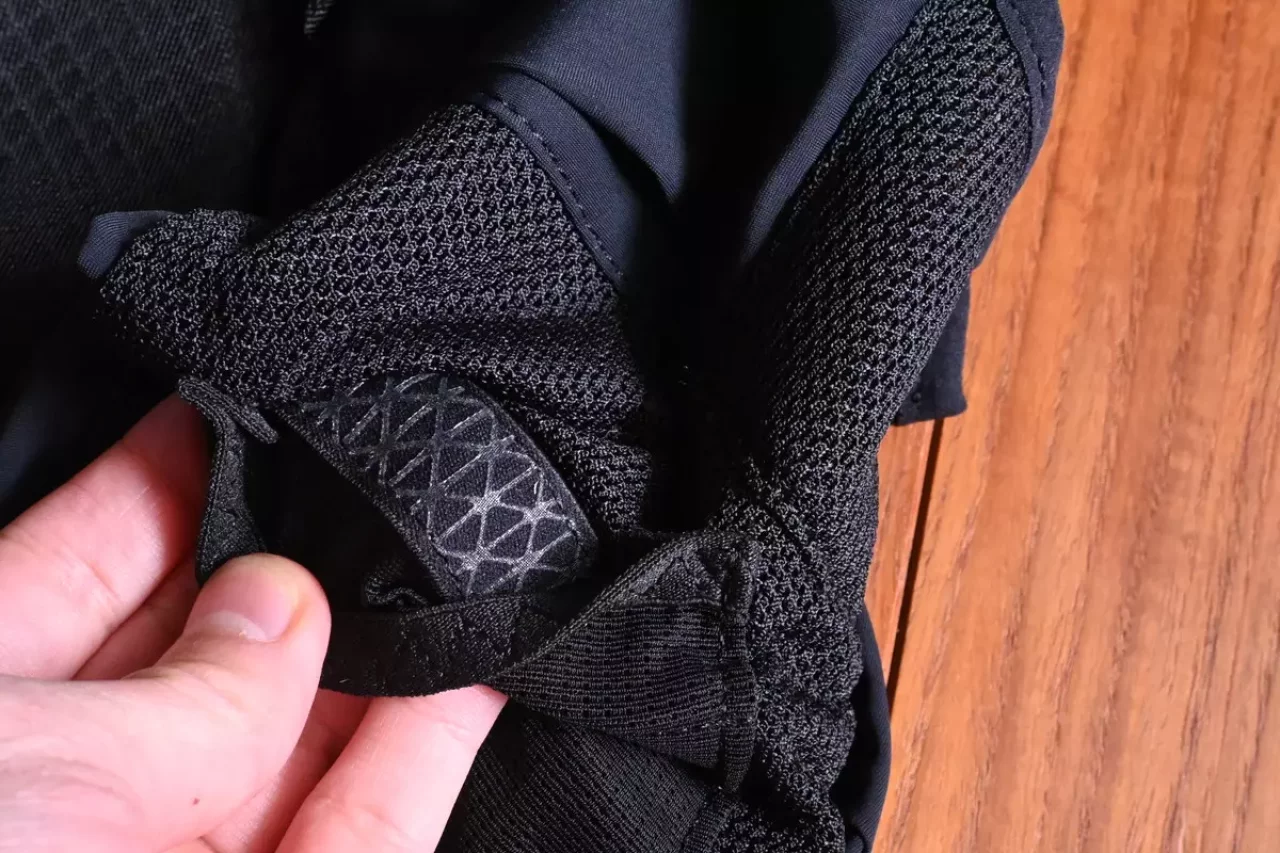 ザ・ノース・フェイスのTR6前面のメッシュポケット