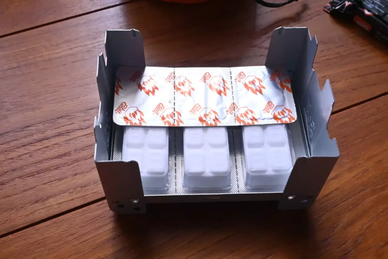 登山 固形燃料 ポケットストーブ収納