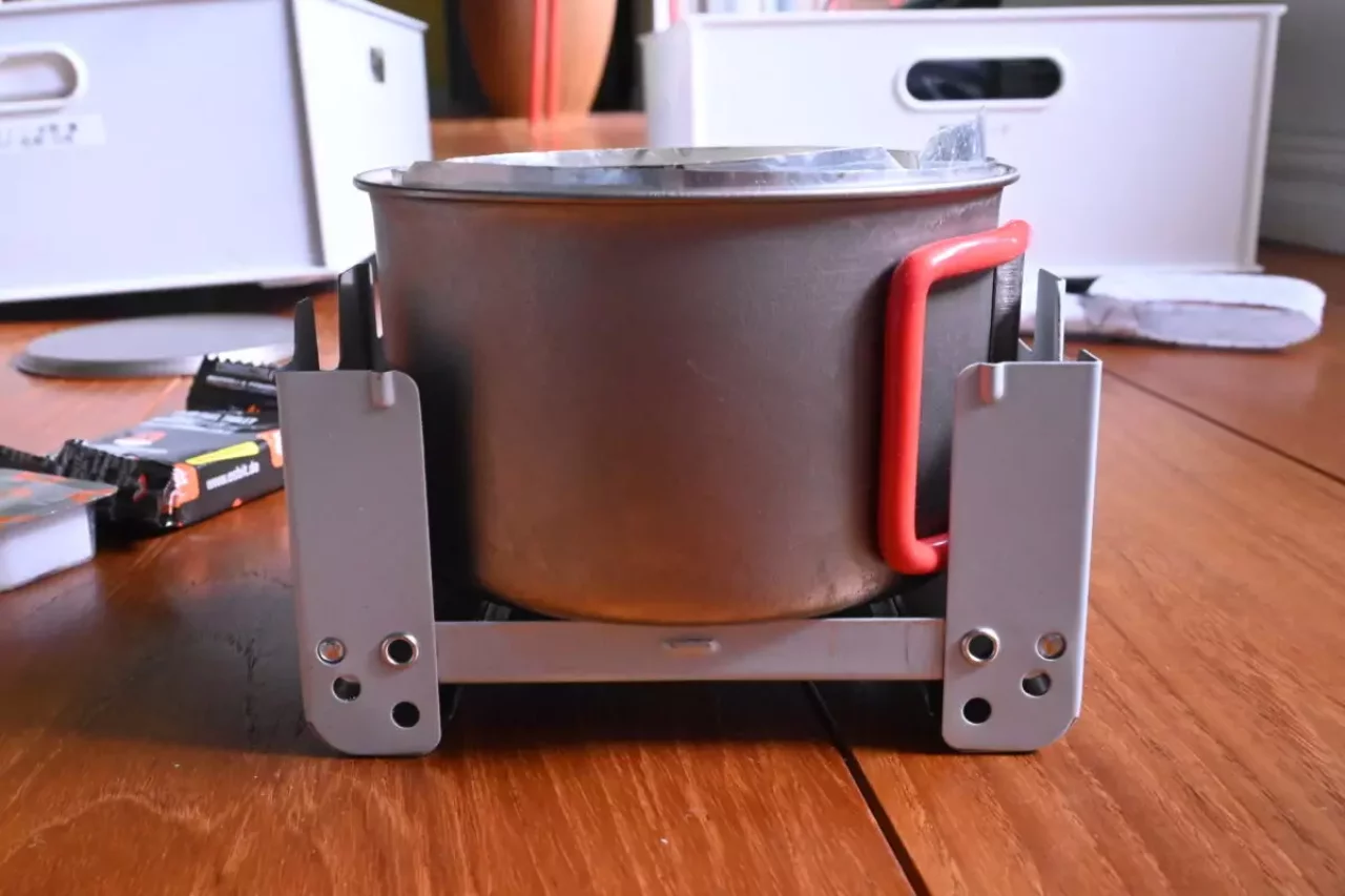 ポケットストーブとクッカーの置き方1