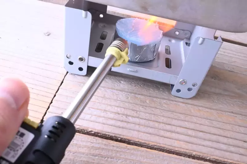 ポケットストーブで固形燃料を点火