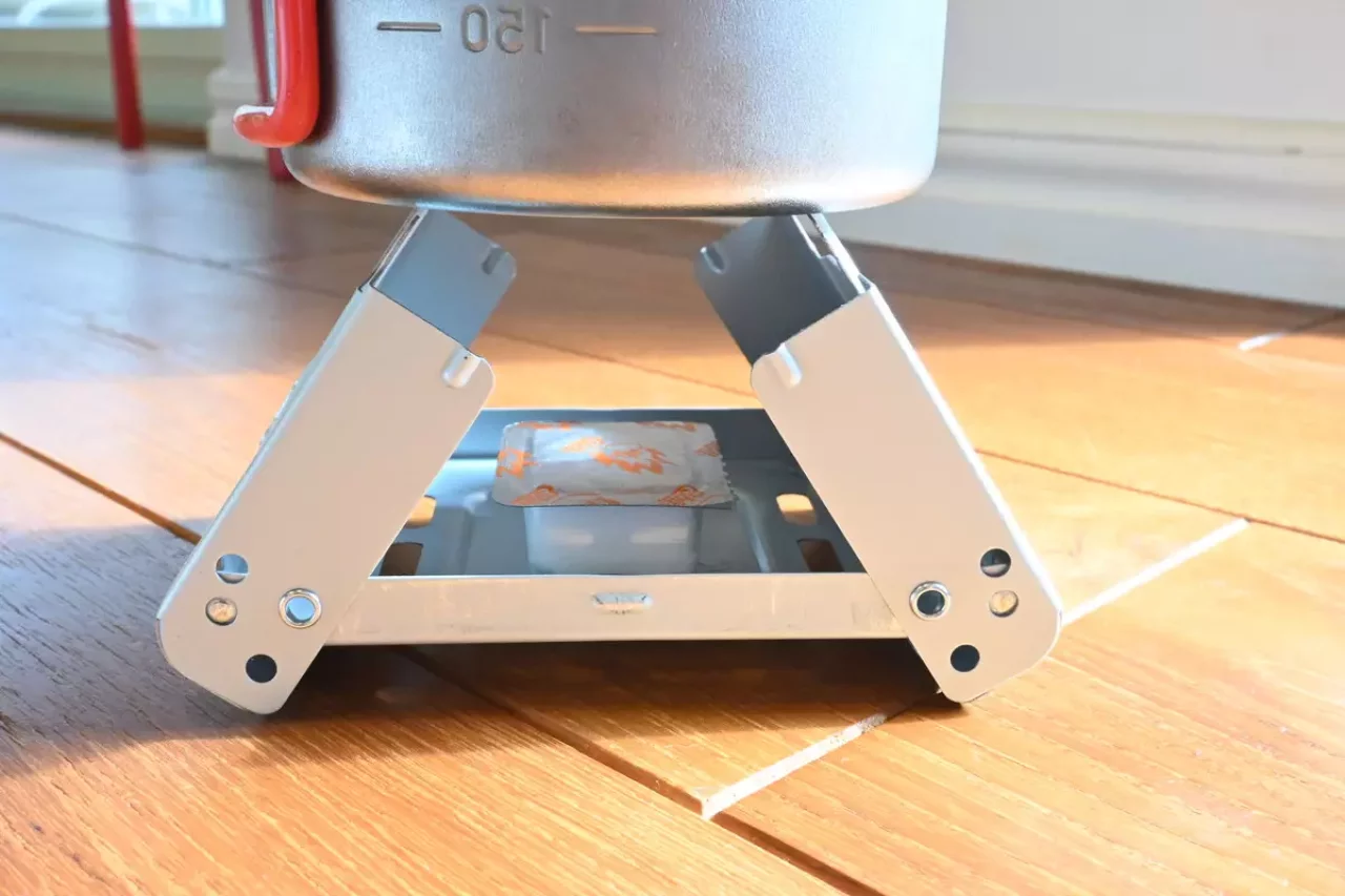 ポケットストーブとクッカーの置き方2