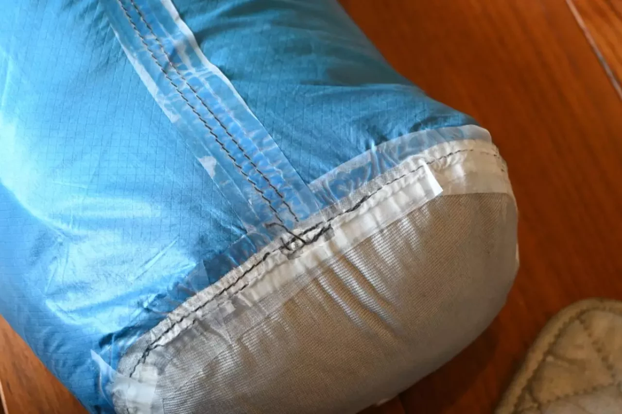 シームテープを当て布をして貼り付ける