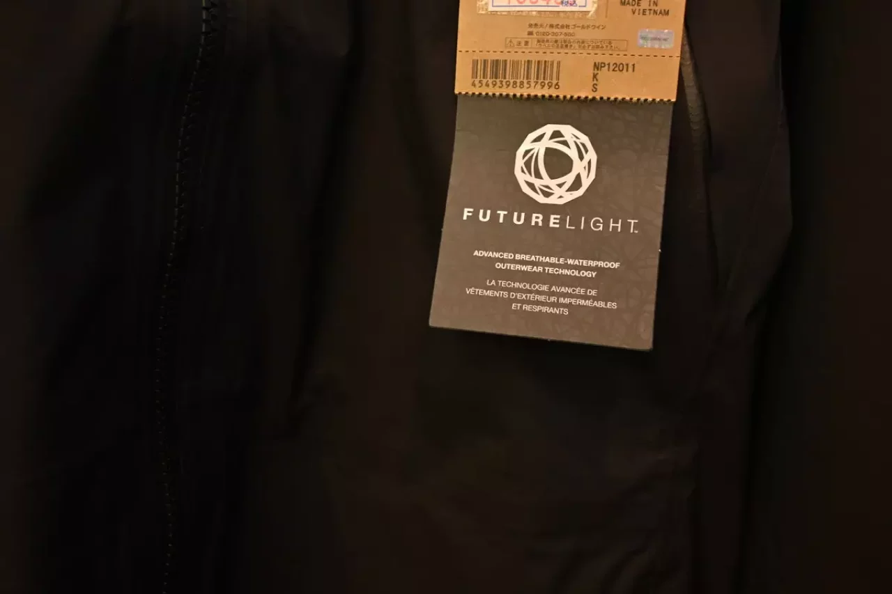 ゴアテックス以外のレインウェア ザ・ノース・フェイスのフューチャーライト