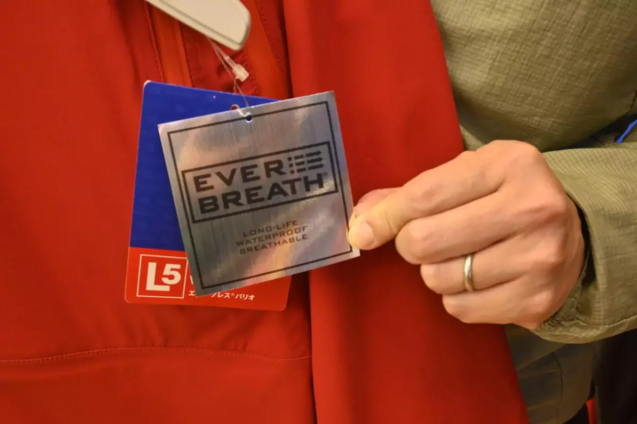 ゴアテックス以外のレインウェア エバーブレス