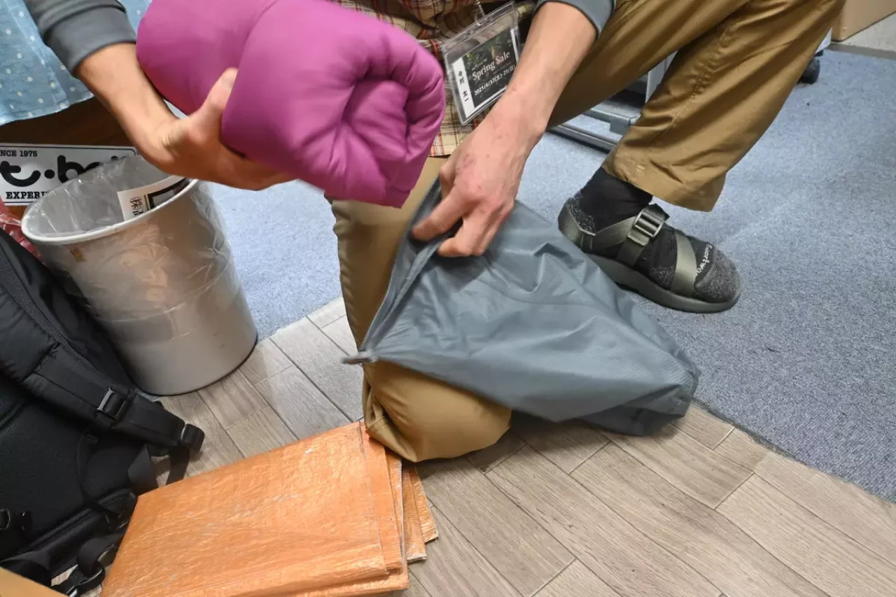 沢用シュラフ 化繊シュラフの畳み方