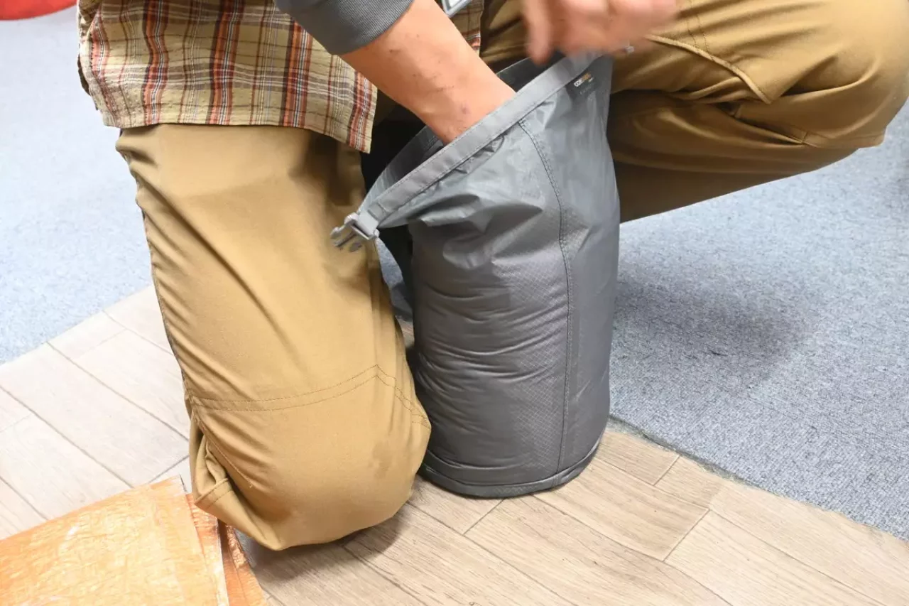 沢用シュラフ 化繊シュラフの畳み方