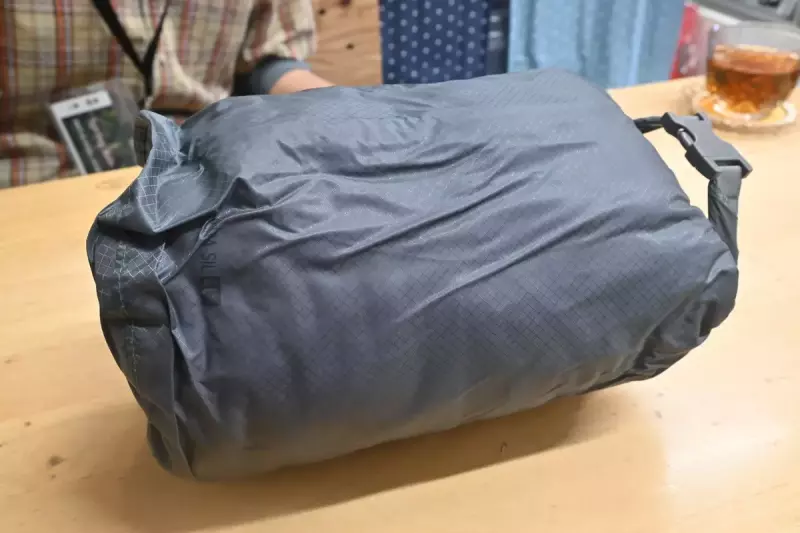 沢用シュラフ 化繊シュラフの畳み方