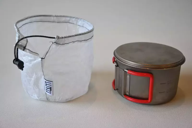 円柱形のスタッフバッグ