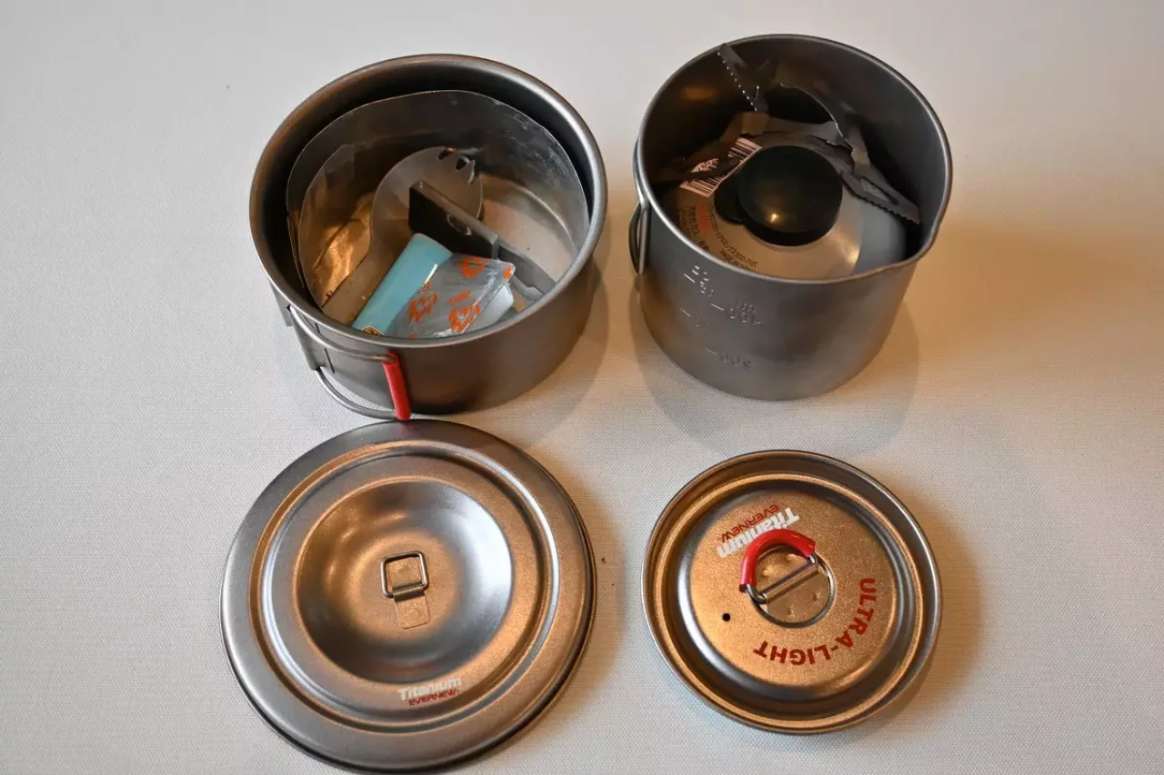 深型クッカーと浅型クッカーのスタッキング方法