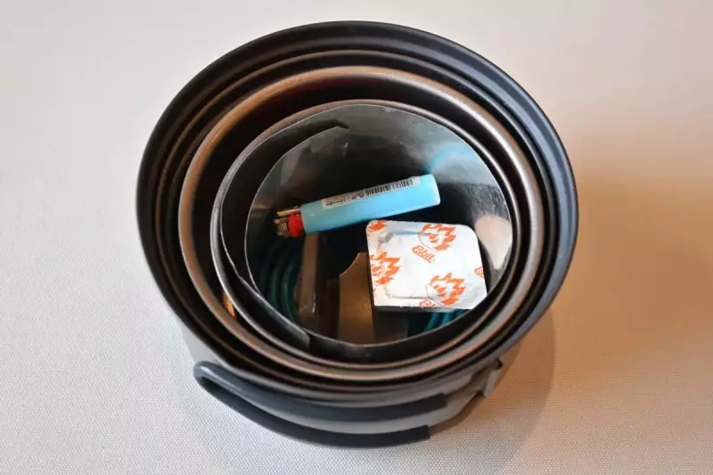 チタンウルトラライトクッカーS(1と2のセット商品)の中にTi570cupと400FDをスタッキングした4つのクッカー