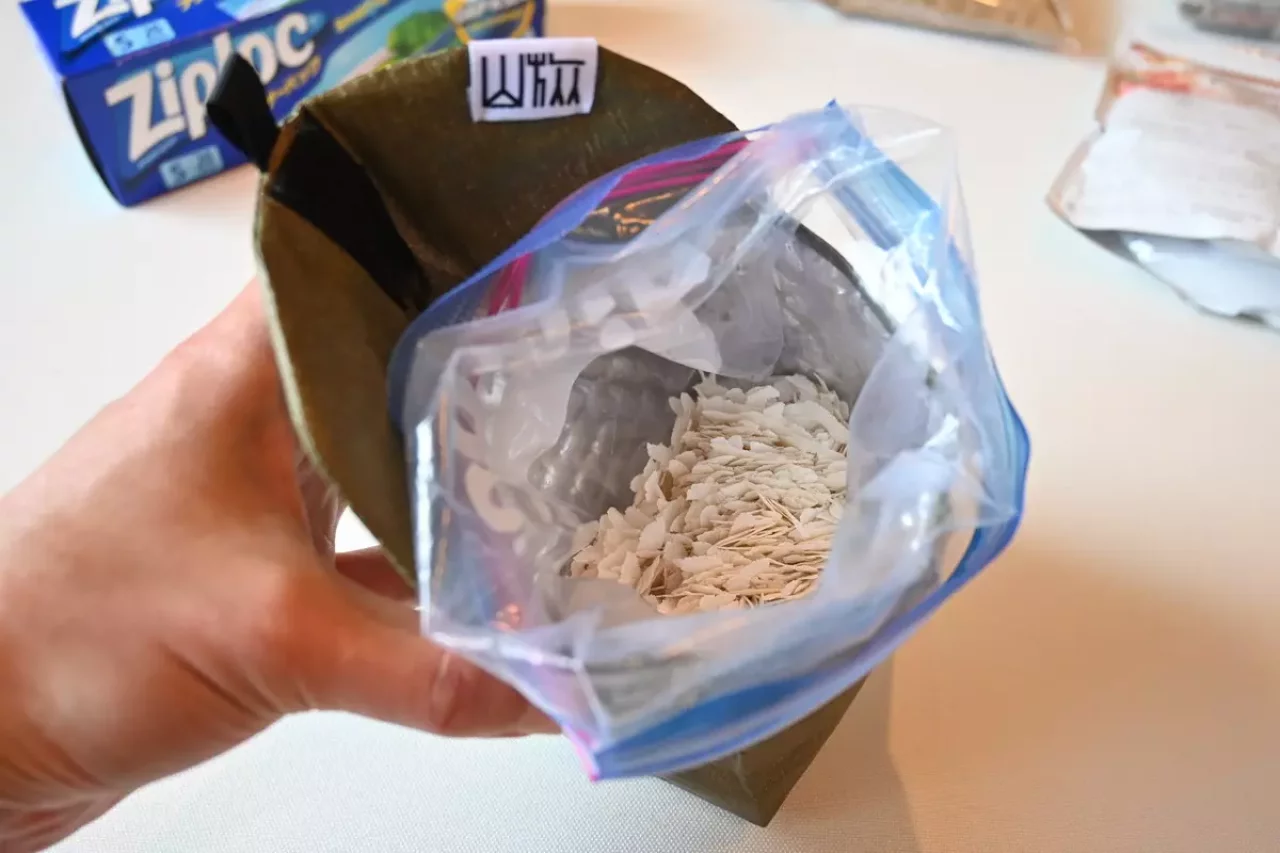 登山便利グッズ④:電子機器の保温にもなる山旅スタンドコジー